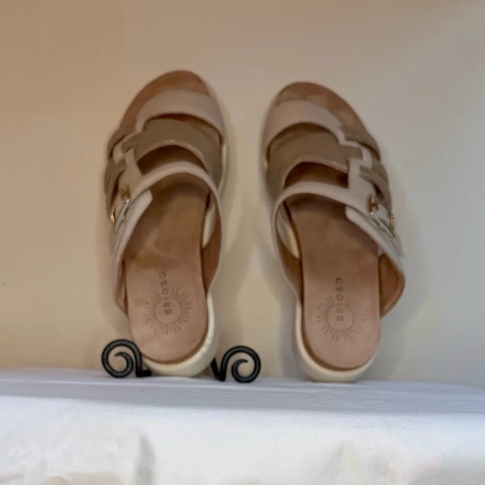 Brioso Elegant Gold and Cream Women's Sandals 10